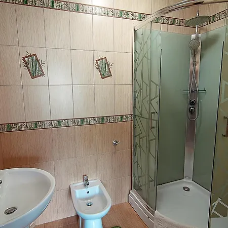 Laguna Hotel 2*